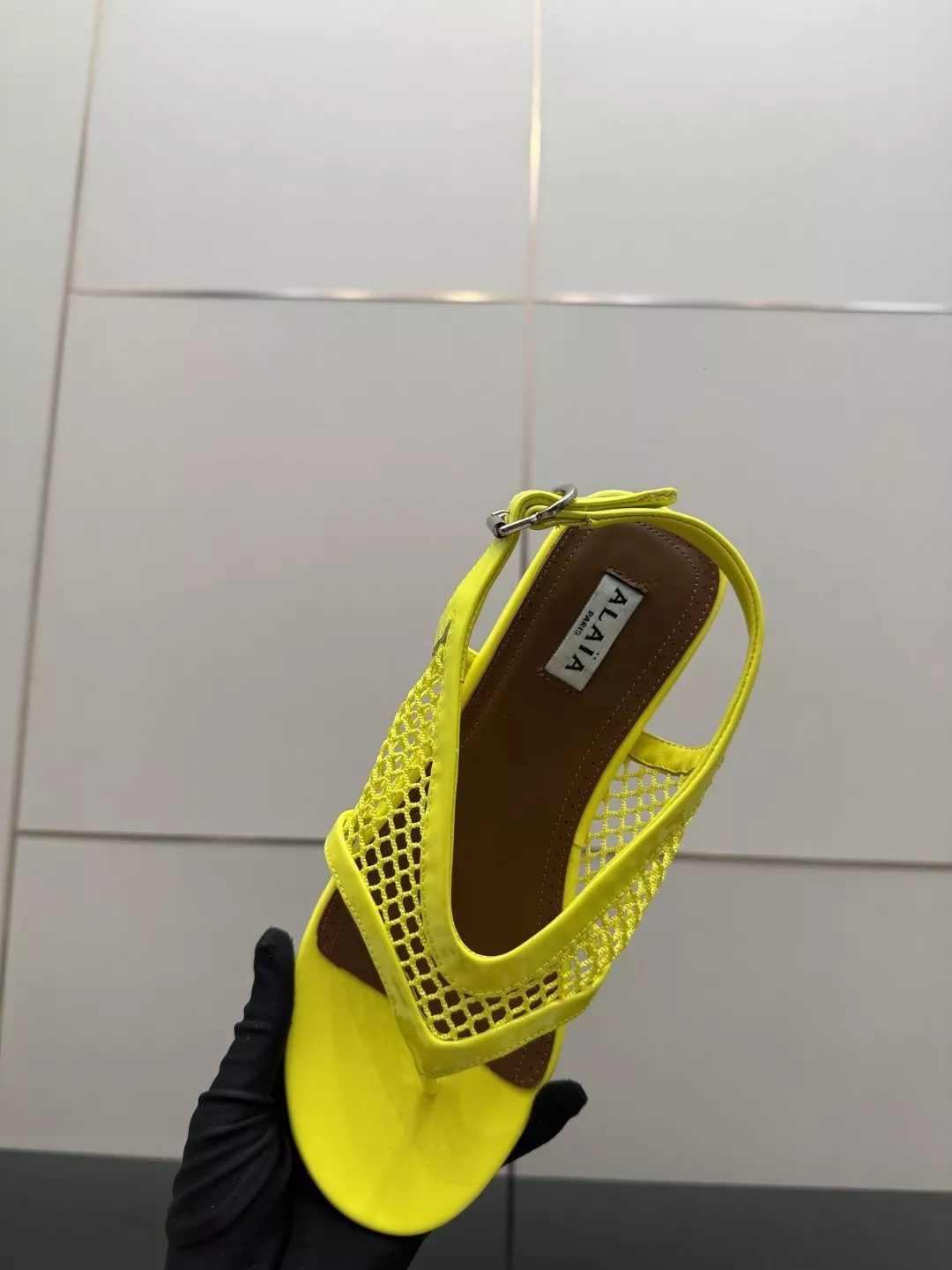 알라이아 메쉬 디테일 플랫 샌들 상세 이미지 8