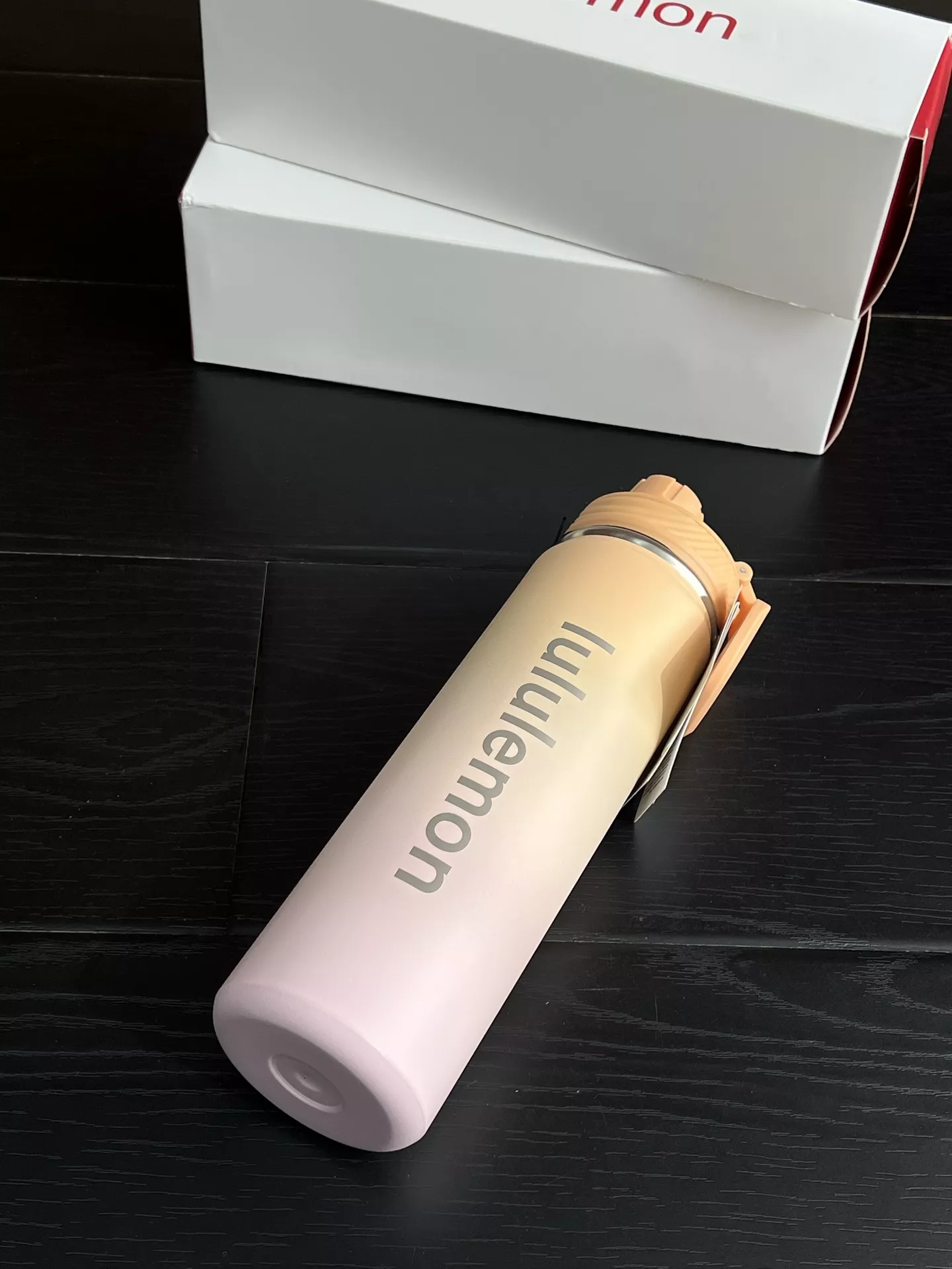 룰루레몬 그라데이션 디자인의 운동용 보틀 상세 이미지 26