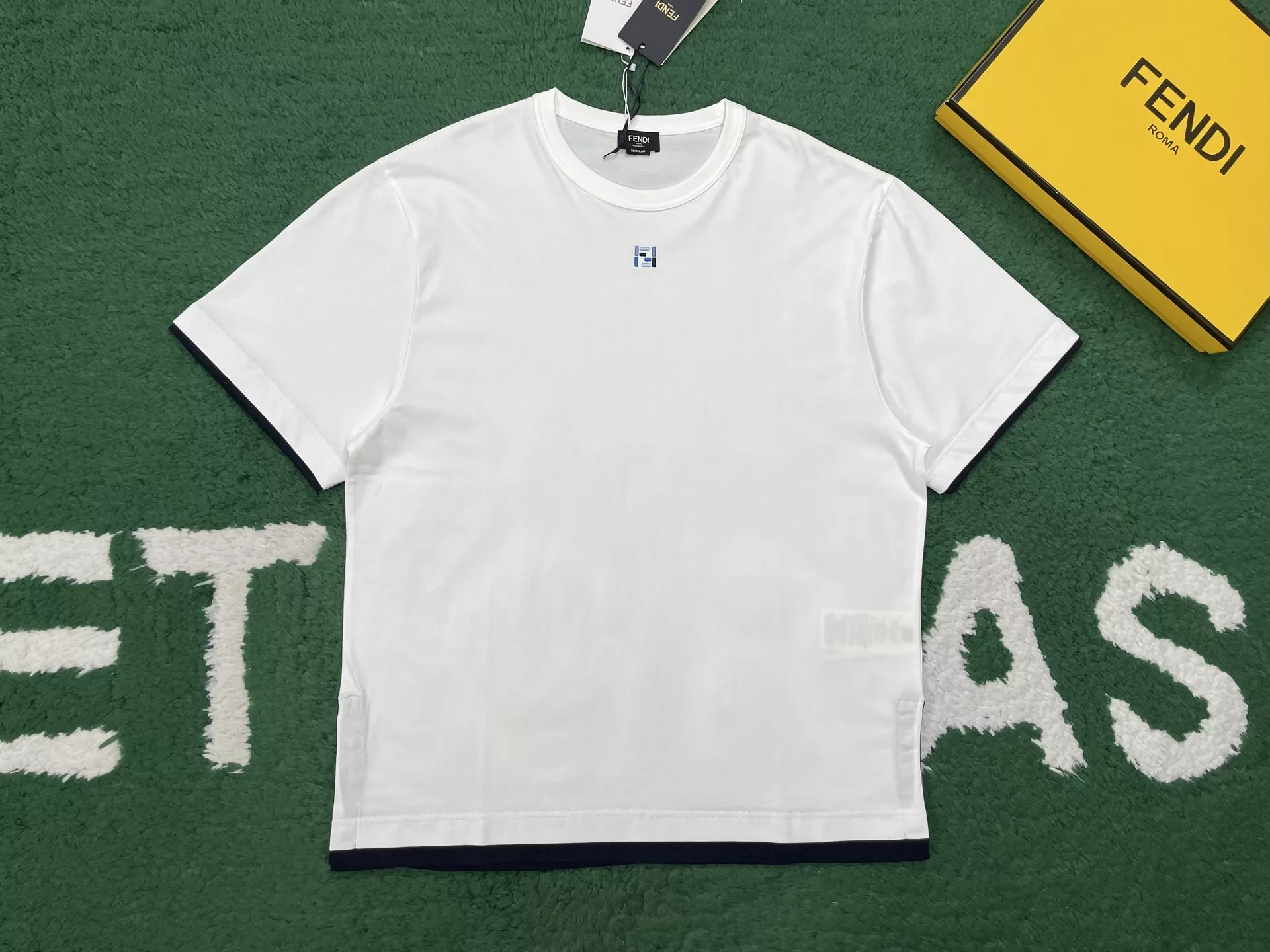 펜디 심플 로고 반소매 티셔츠 상세 이미지 1