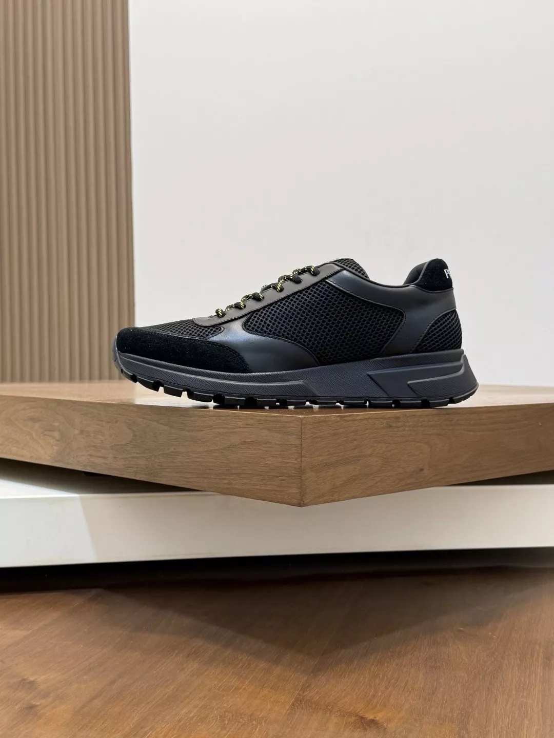 프라다 몬테카를로 리에디션 가죽 운동화 상세 이미지 2