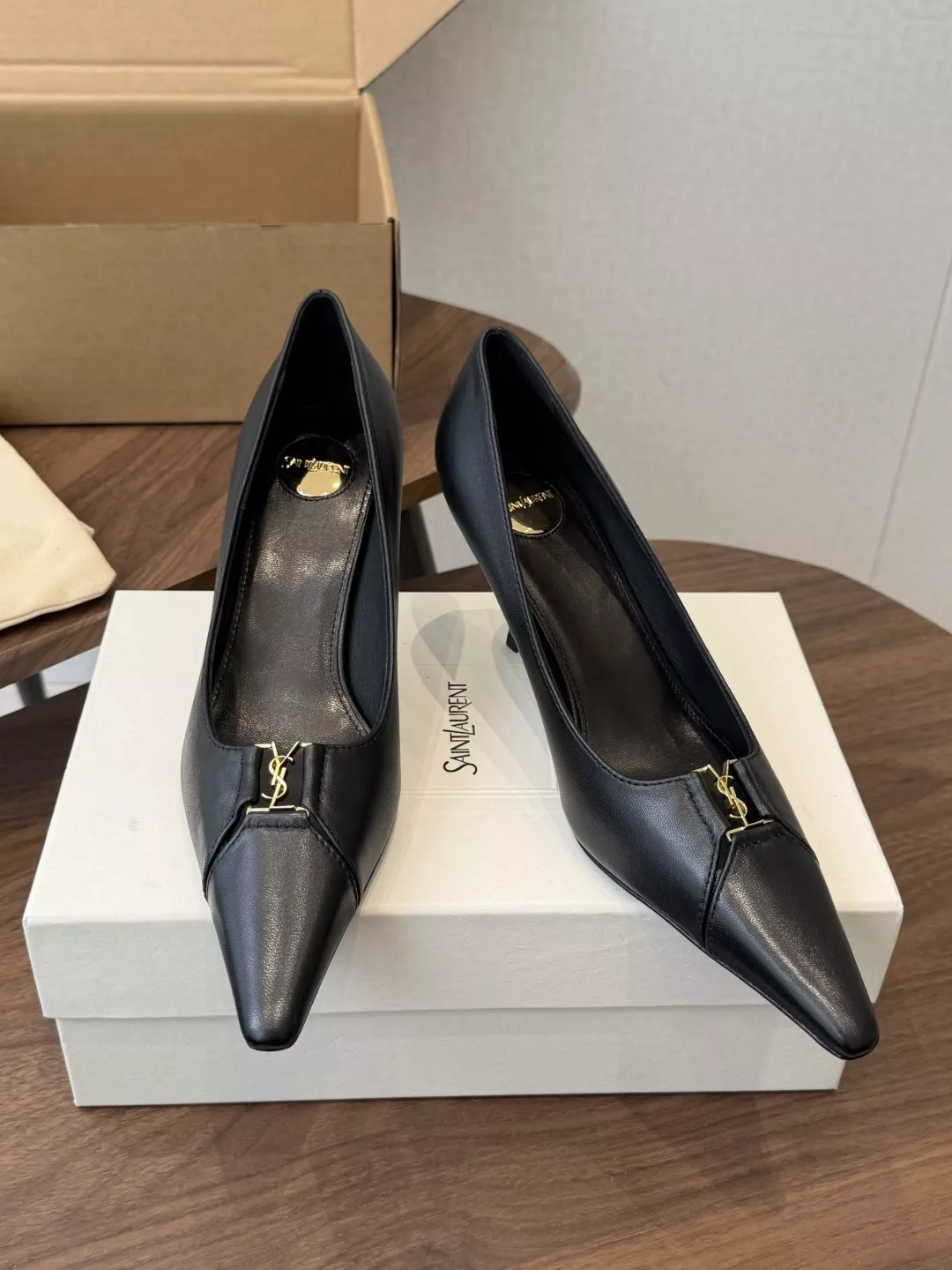 입생로랑 YSL 장식 포인트 펌프스 상세 이미지 4
