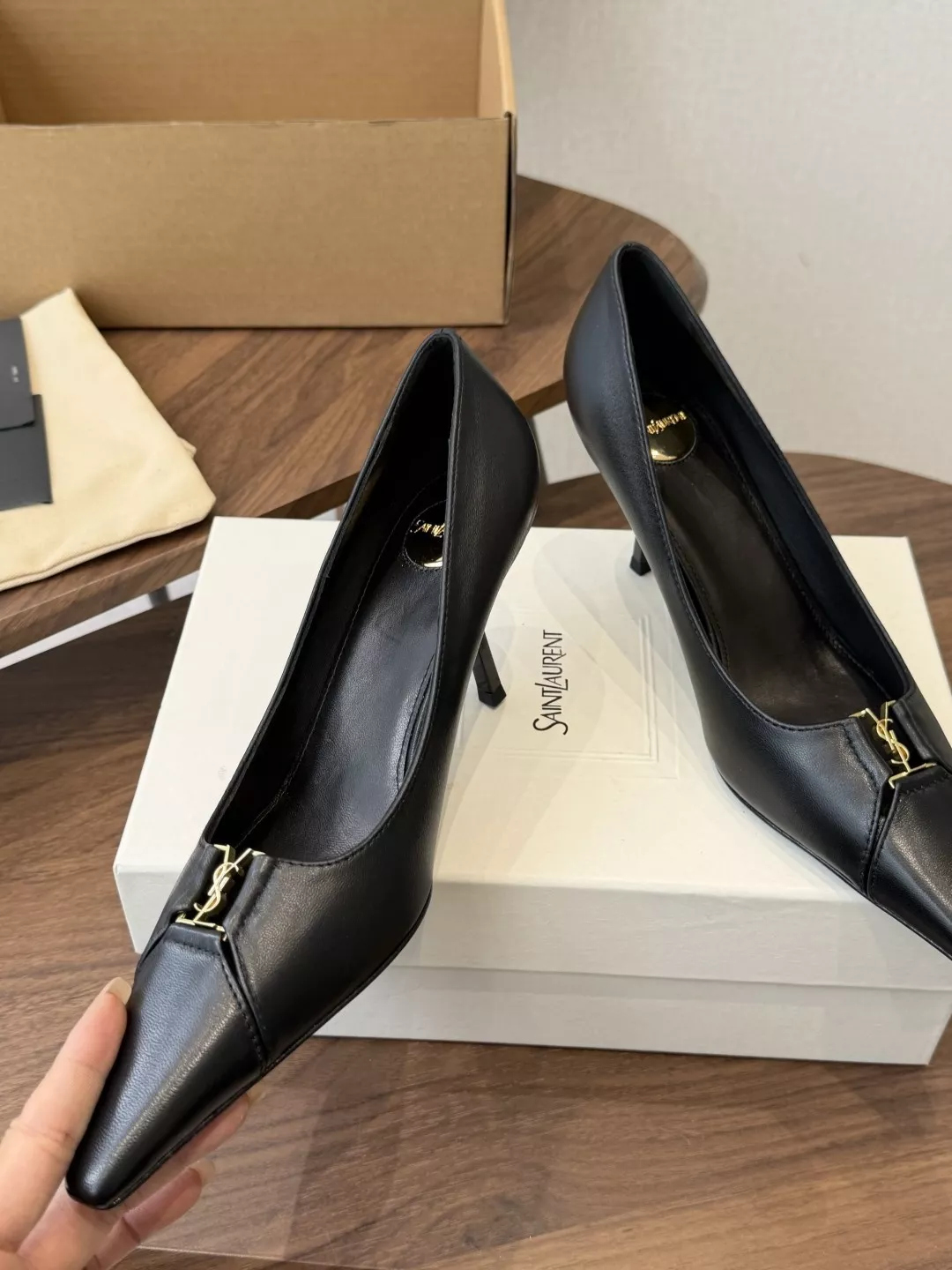입생로랑 YSL 장식 포인트 펌프스 상세 이미지 5