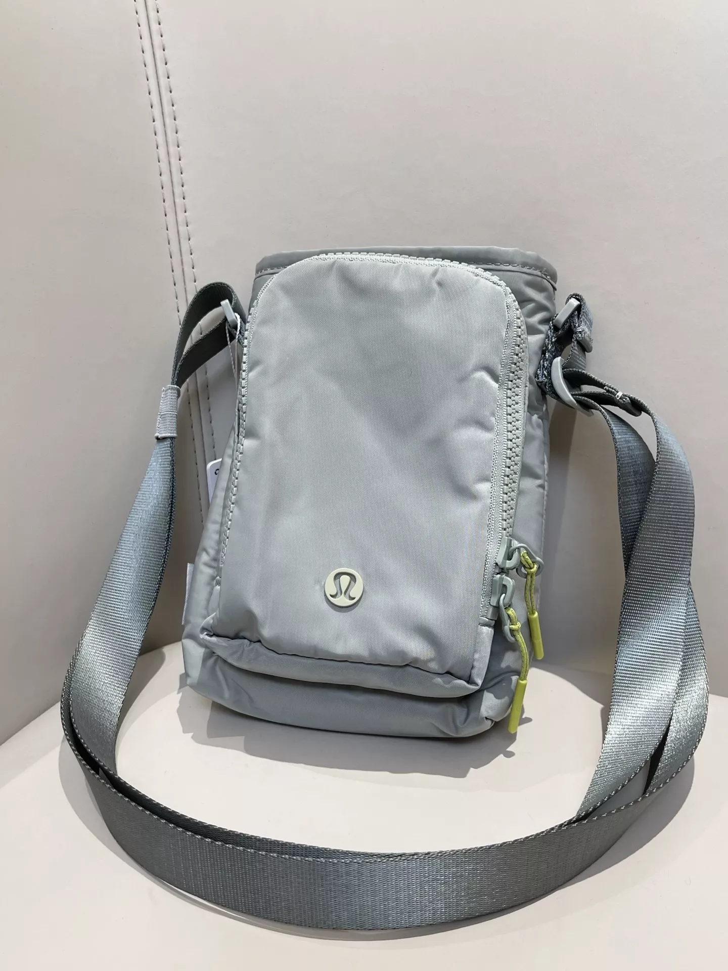 룰루레몬 물병 수납 크로스백 상세 이미지 28