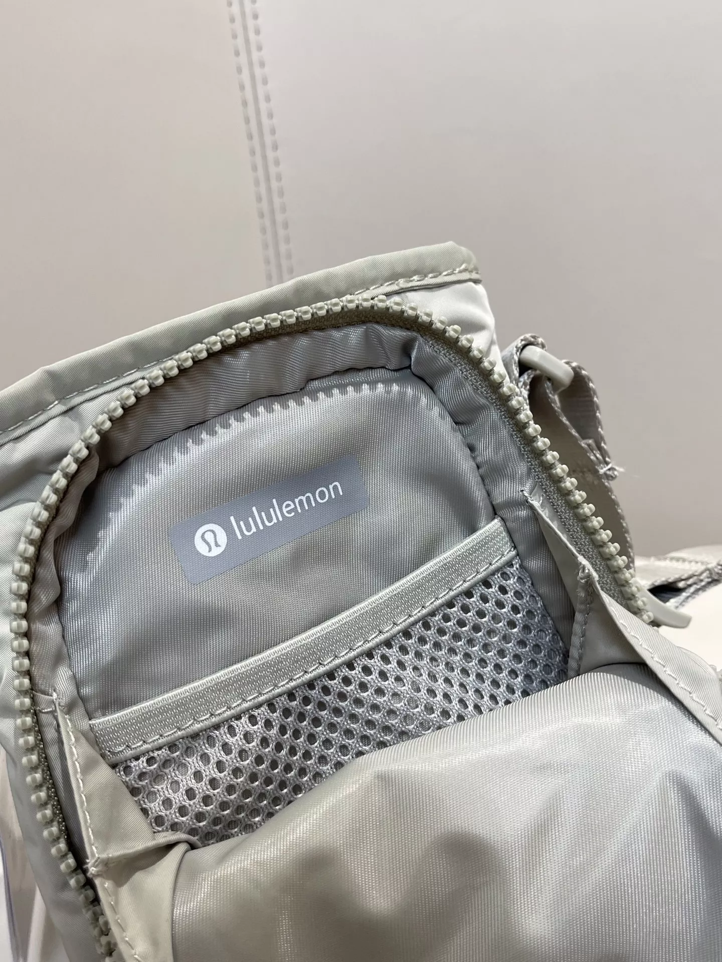 룰루레몬 물병 수납 크로스백 상세 이미지 59
