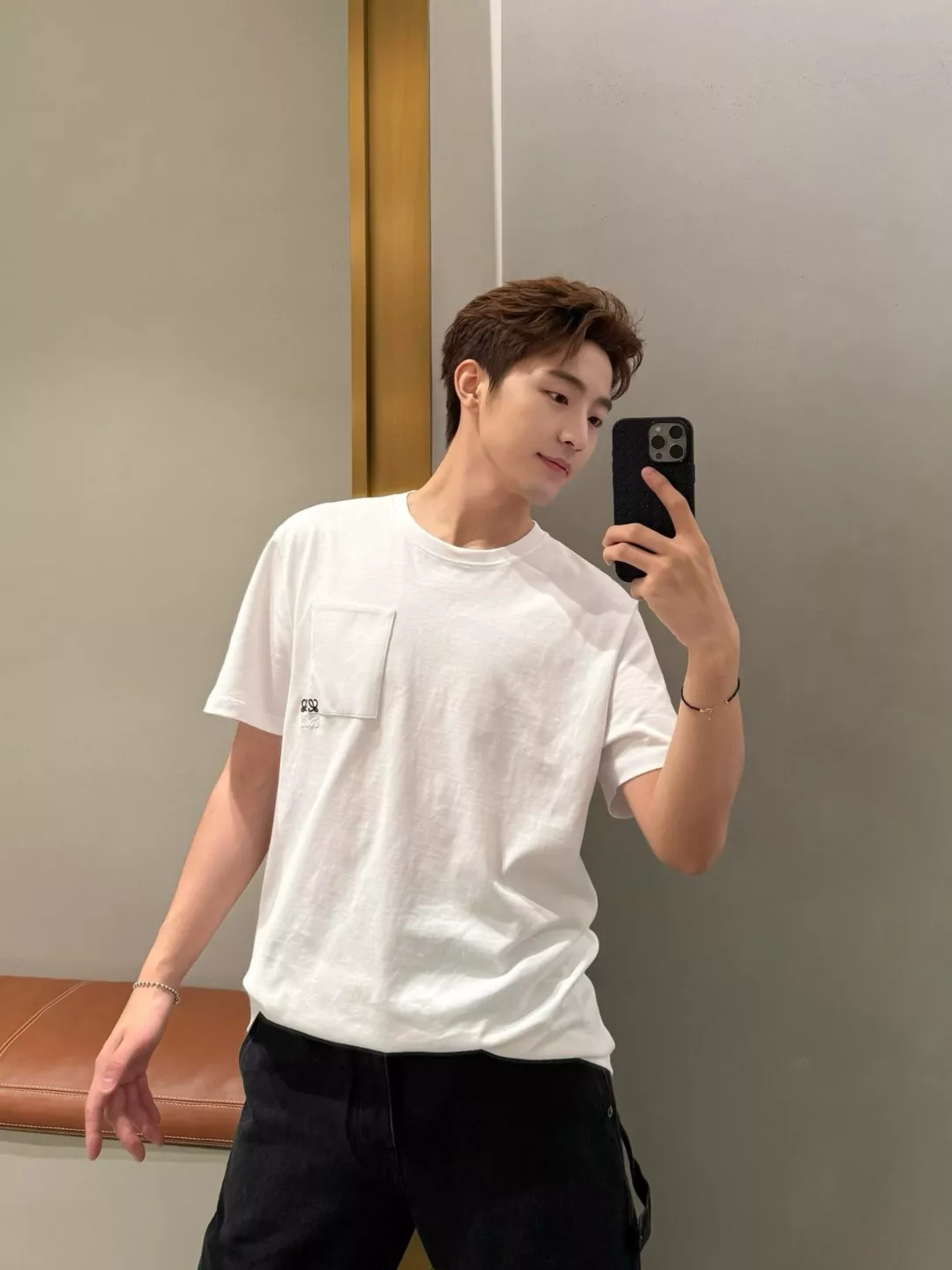 로에베 배색 아나그램 자수 포켓 코튼 반소매 티셔츠 상세 이미지 9