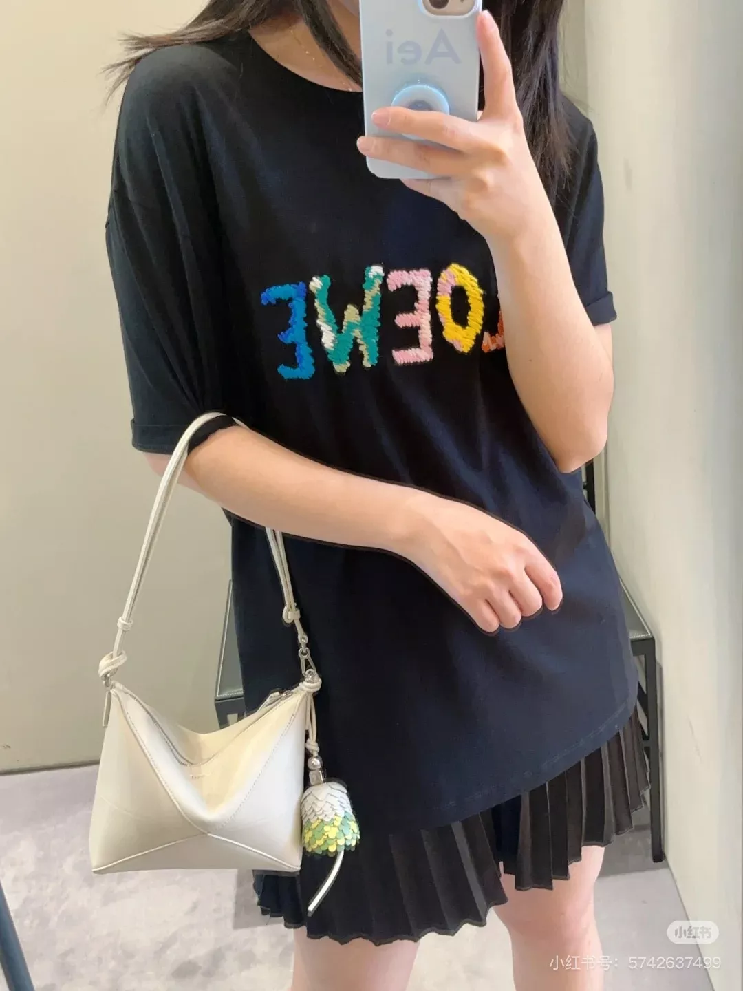 로에베 레인보우 자수 라운드넥 반소매 티셔츠 상세 이미지 10