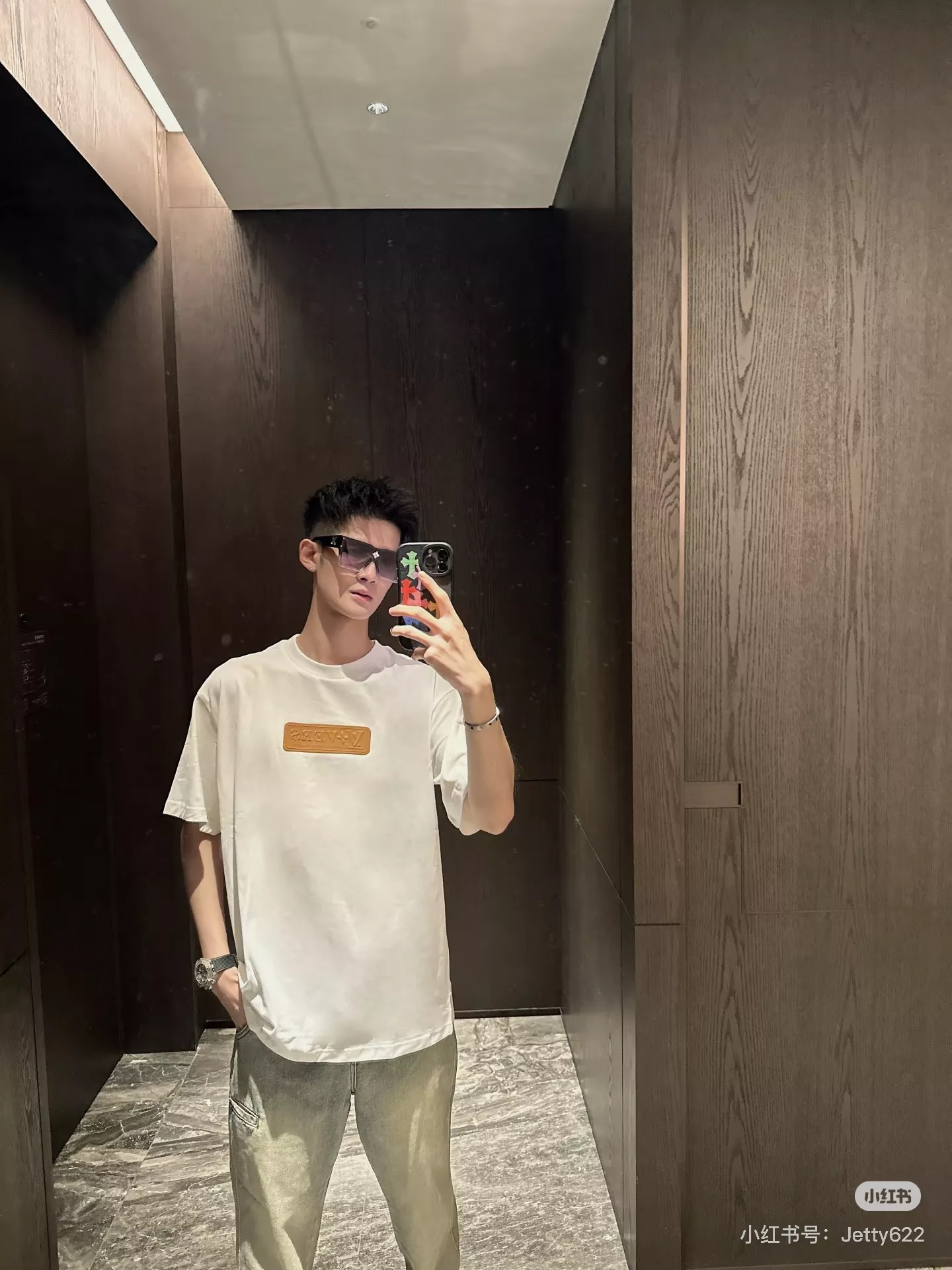 루이비통 엠보 압화 패치 장식 반소매 티셔츠 상세 이미지 13