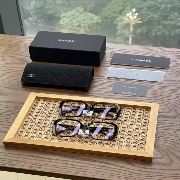 샤넬 금장 로고 장식 스퀘어 안경