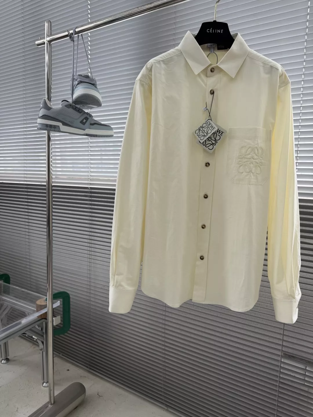 로에베 로고 자수 라이오셀 긴소매 셔츠와 쇼츠 세트 상세 이미지 2