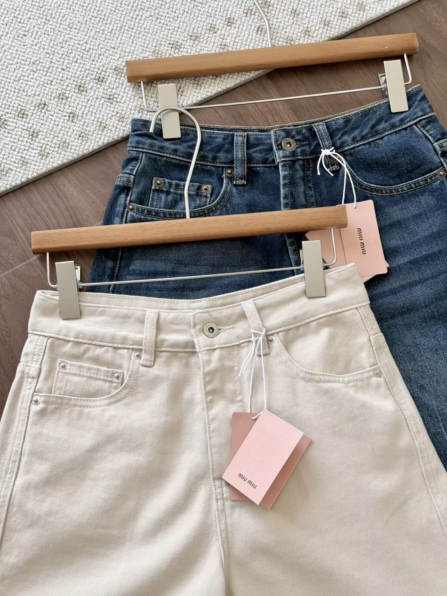 미우미우 자수 로고 데님 5부 반바지 상세 이미지 12