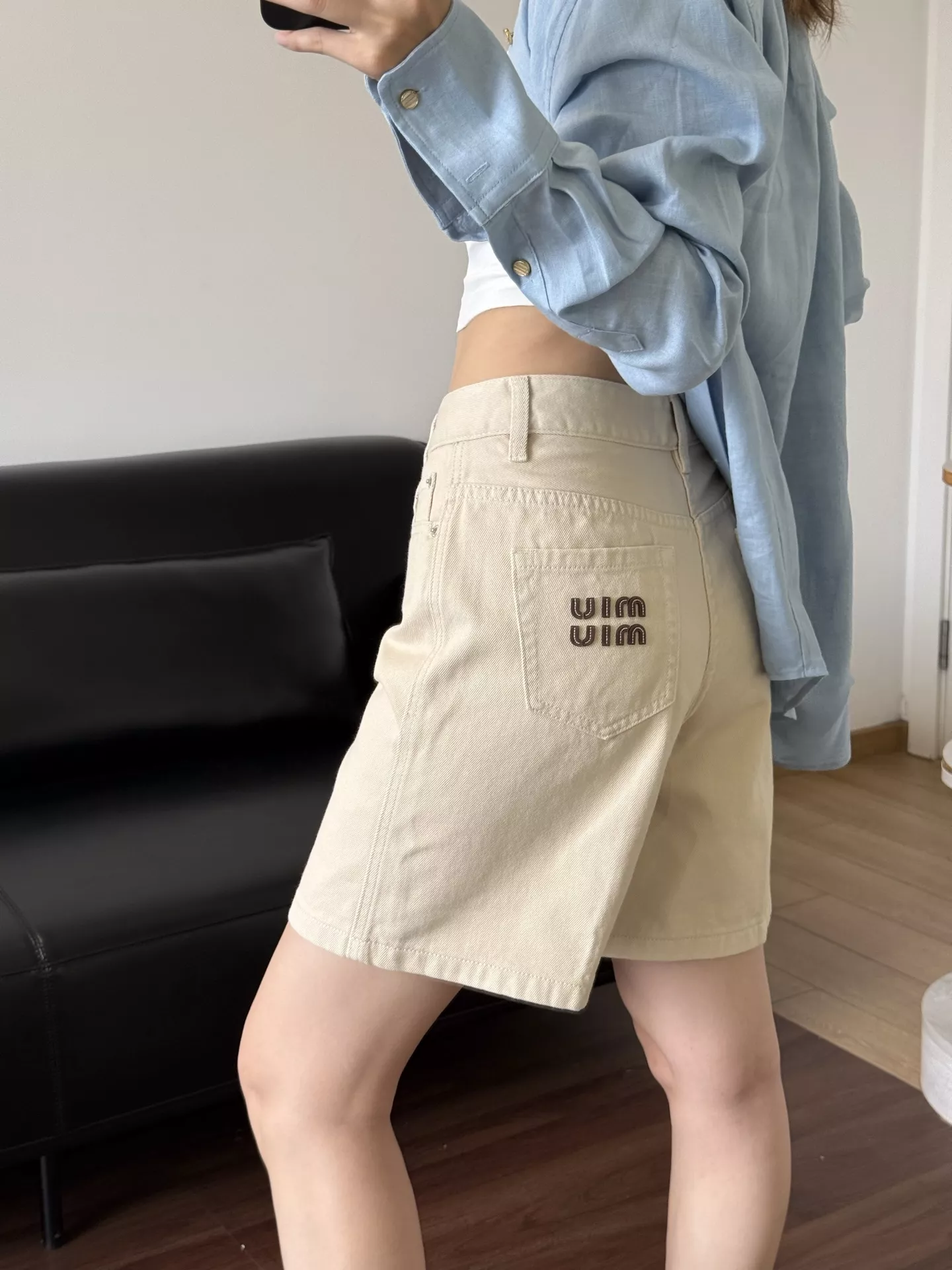 미우미우 자수 로고 데님 5부 반바지 상세 이미지 37