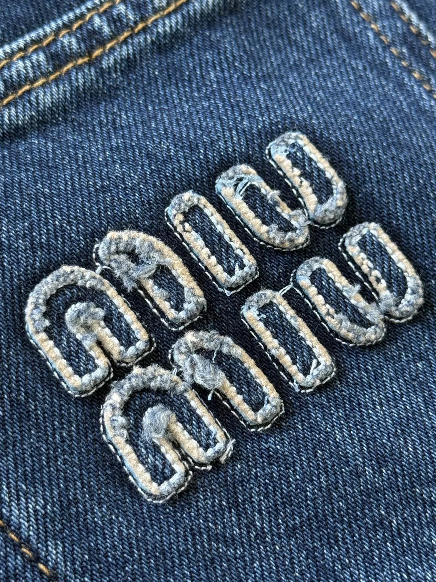 미우미우 자수 로고 데님 5부 반바지 상세 이미지 24