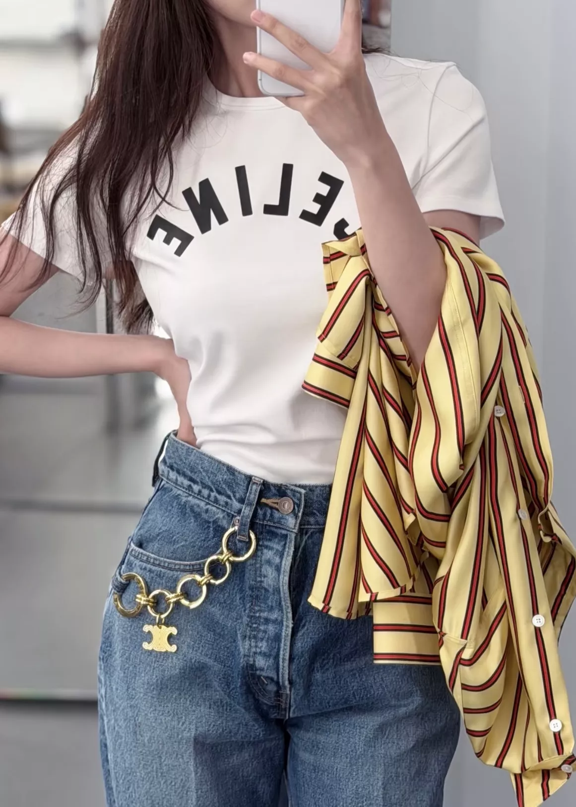셀린느 로고 프린트 슬림핏 반소매 티셔츠 상세 이미지 19