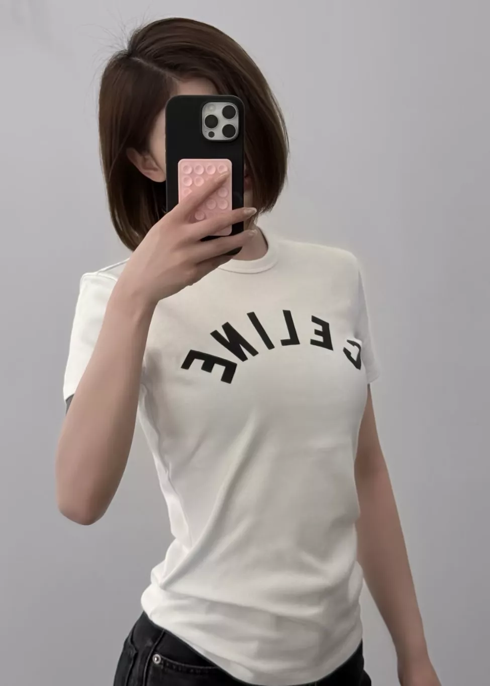 셀린느 로고 프린트 슬림핏 반소매 티셔츠 상세 이미지 29