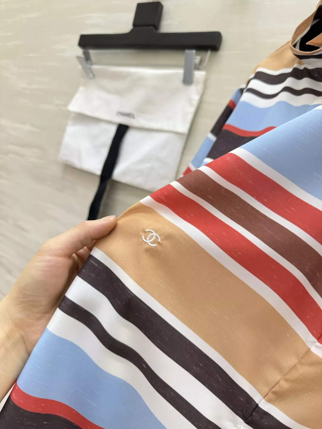 샤넬 컬러 스트라이프 반소매 셔츠 상세 이미지 6