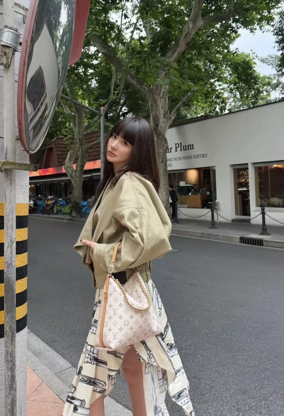 루이비통 스케치 벨트 프린트 언밸런스 새틴 스커트 상세 이미지 15