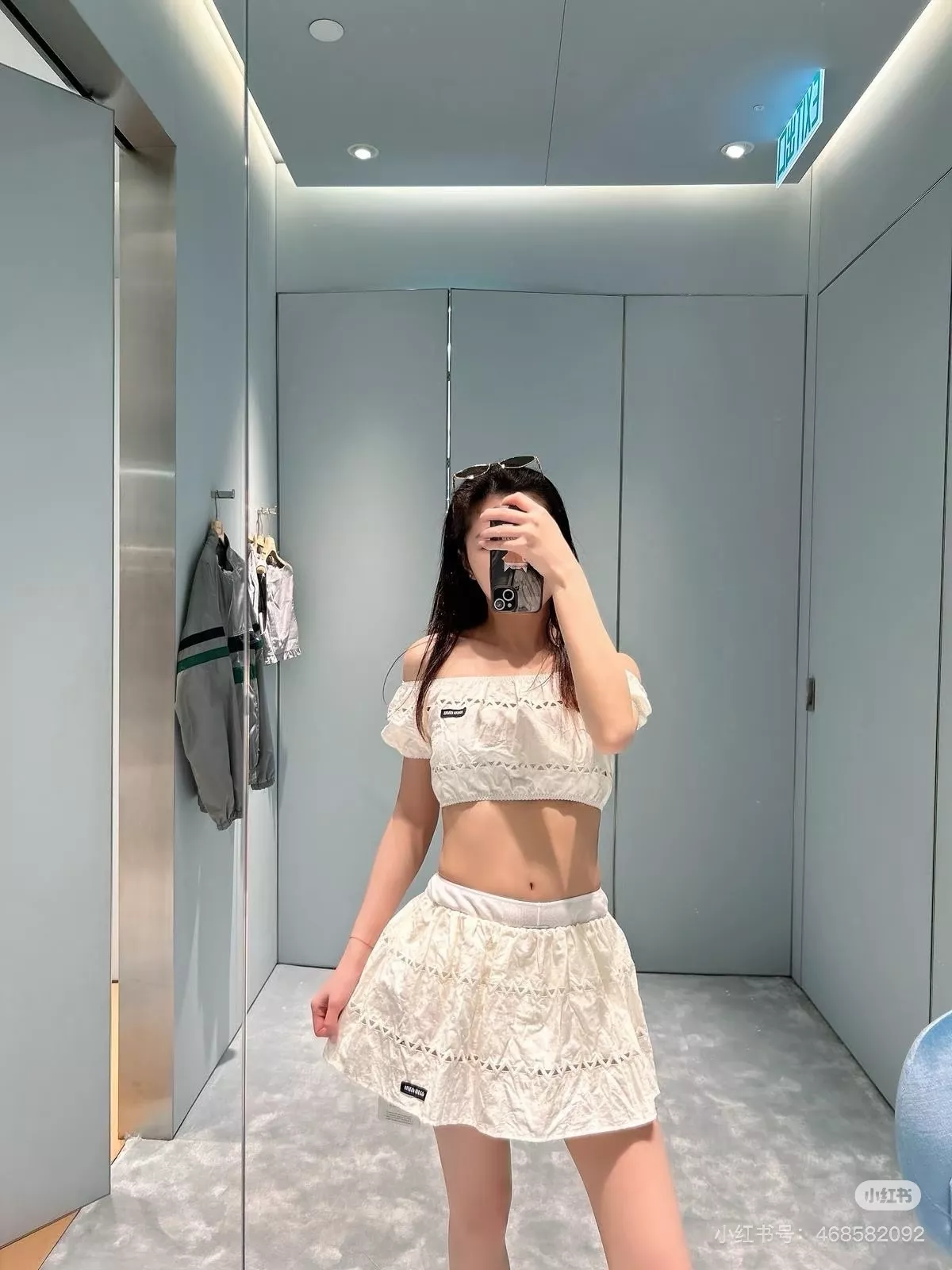 미우미우 삼각형 펀칭 디테일 코튼 미니 스커트 상세 이미지 7