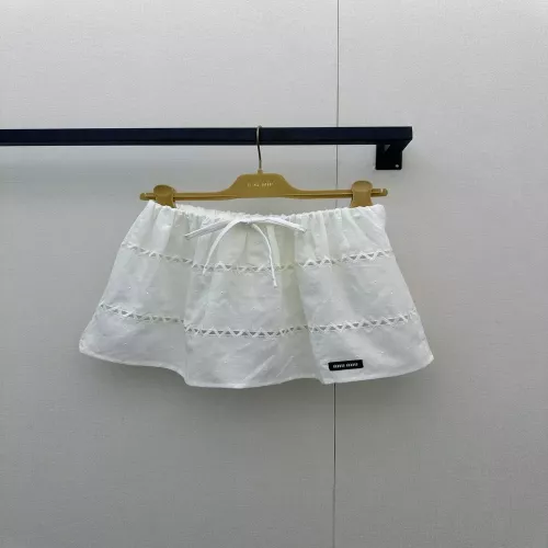 미우미우 삼각형 펀칭 디테일 코튼 미니 스커트
