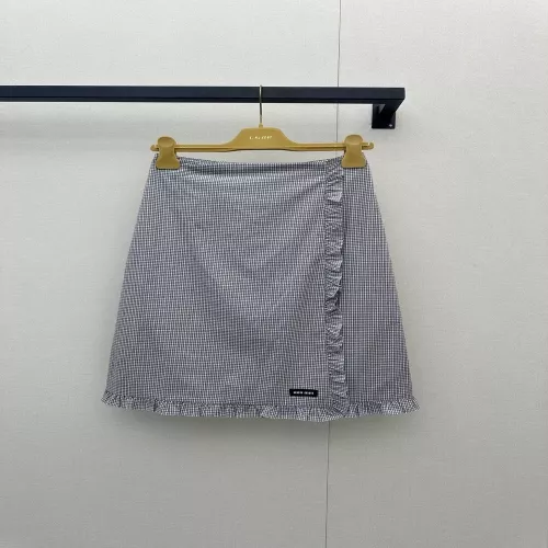 미우미우 복고 체크 상의와 롱스커트 세트