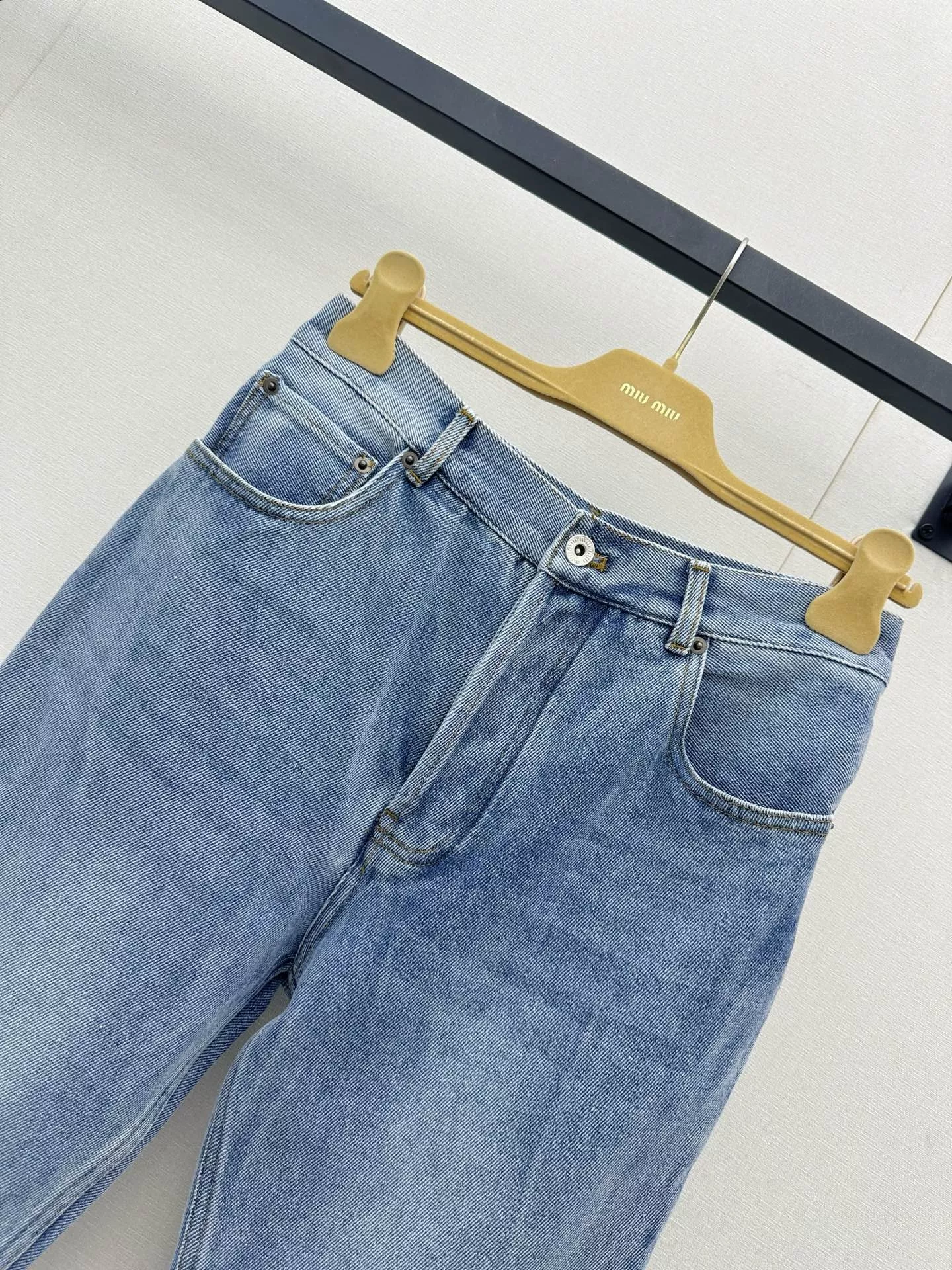 미우미우 자수 레터링 포인트 스트레이트 데님 팬츠 상세 이미지 14
