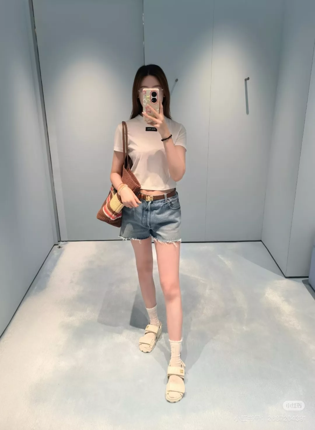 미우미우 로고 자수 포인트 라운드넥 반소매 티셔츠 상세 이미지 8