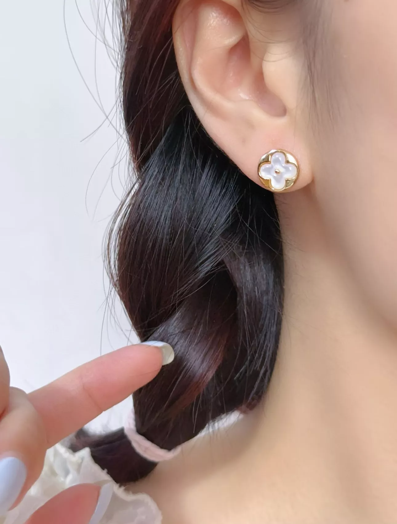 루이비통 컬러 블라썸 화이트 자개 비대칭 AB 귀걸이 상세 이미지 28