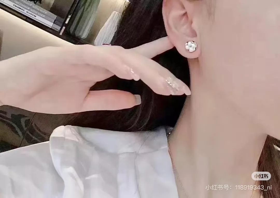 루이비통 컬러 블라썸 화이트 자개 비대칭 AB 귀걸이 상세 이미지 22