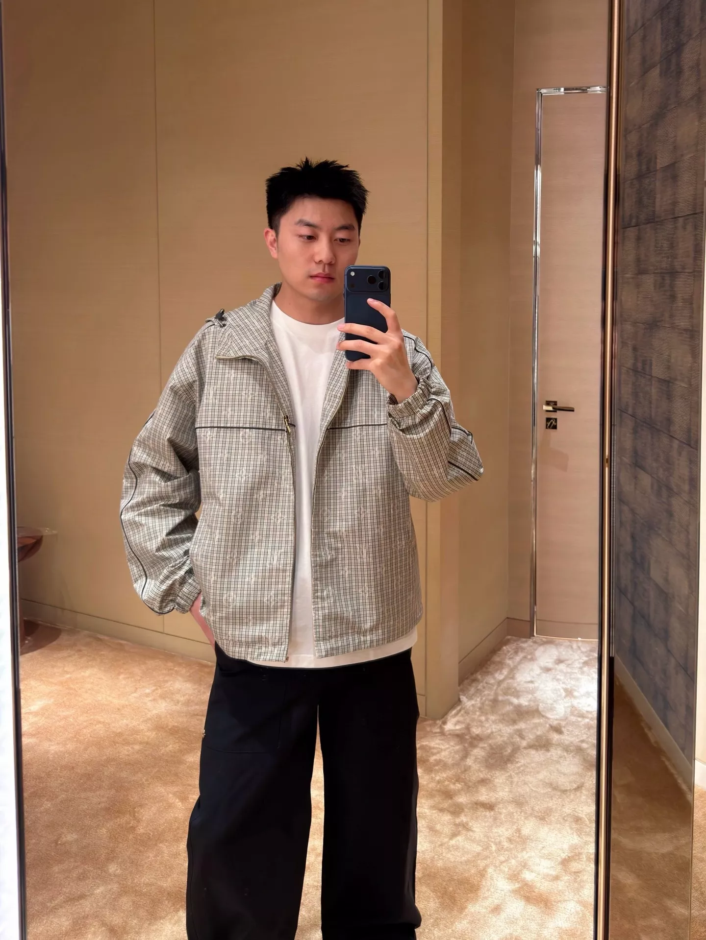 루이비통 격자 패턴 방풍 재킷 상세 이미지 15