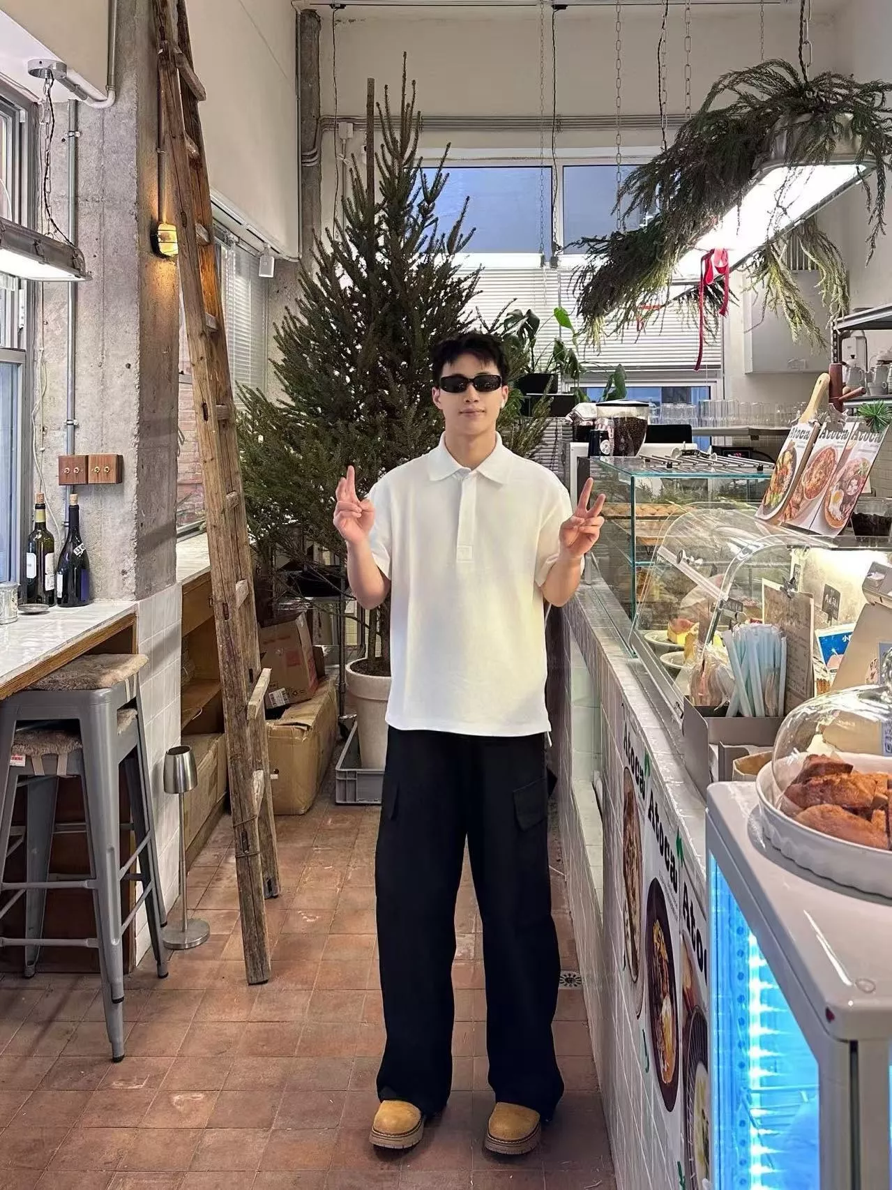 로에베 자수 로고 반소매 폴로 티셔츠 상세 이미지 12