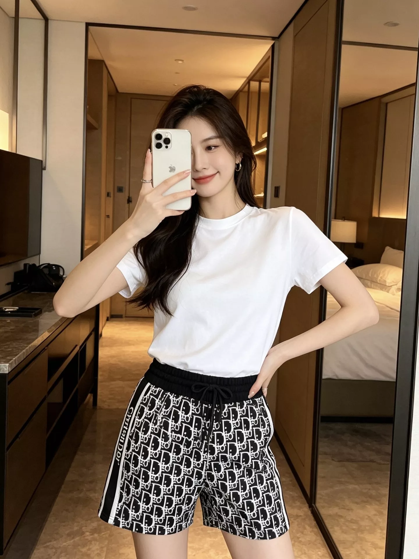 디올 만입 로고 패턴 사이드 밴드 쇼트 팬츠 상세 이미지 12