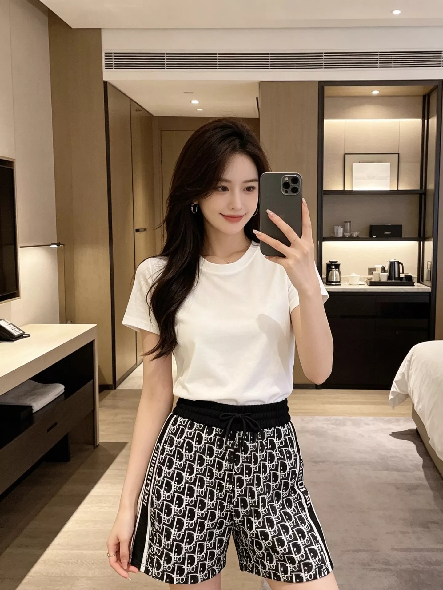 디올 만입 로고 패턴 사이드 밴드 쇼트 팬츠 상세 이미지 14