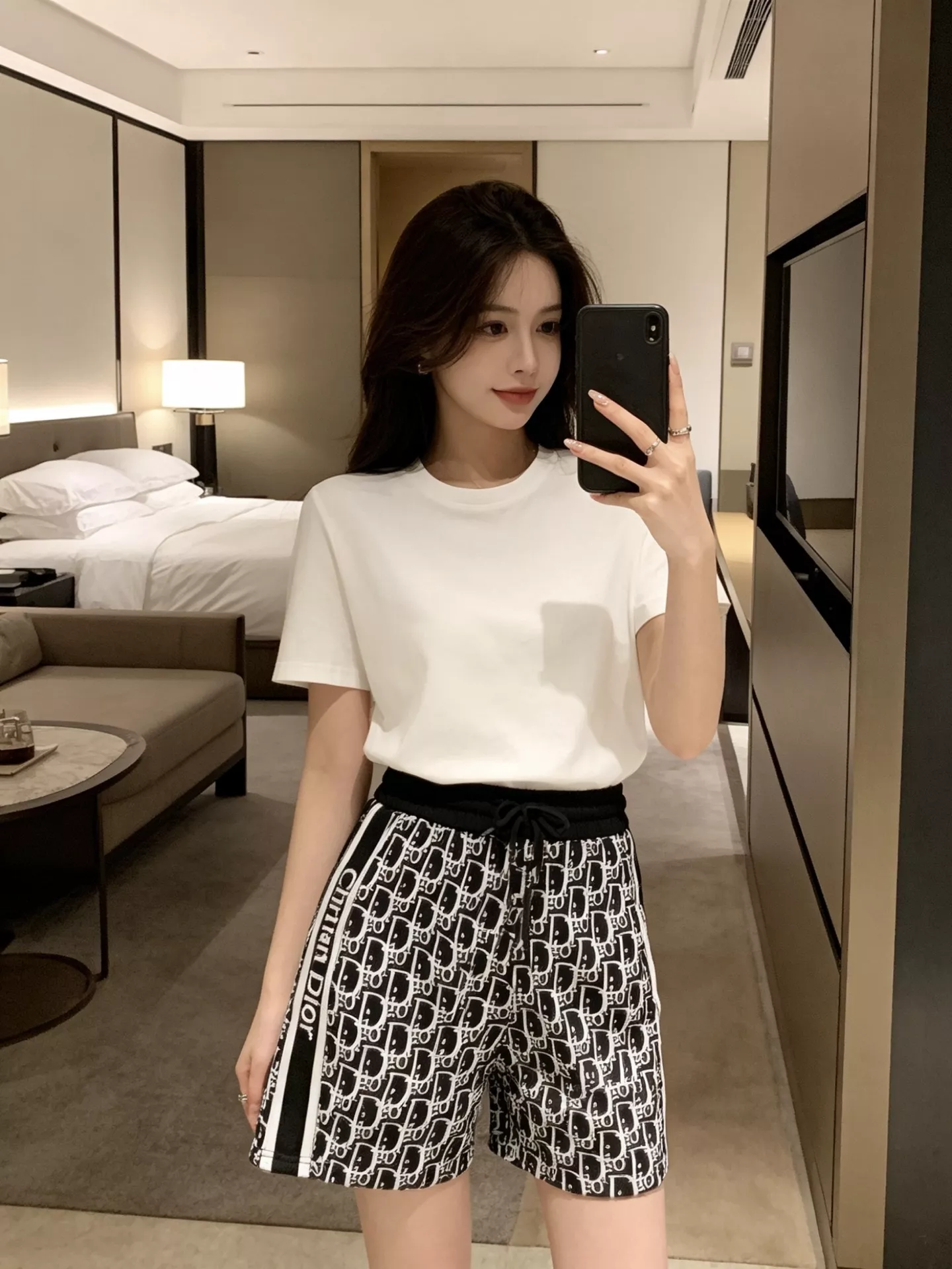 디올 만입 로고 패턴 사이드 밴드 쇼트 팬츠 상세 이미지 16