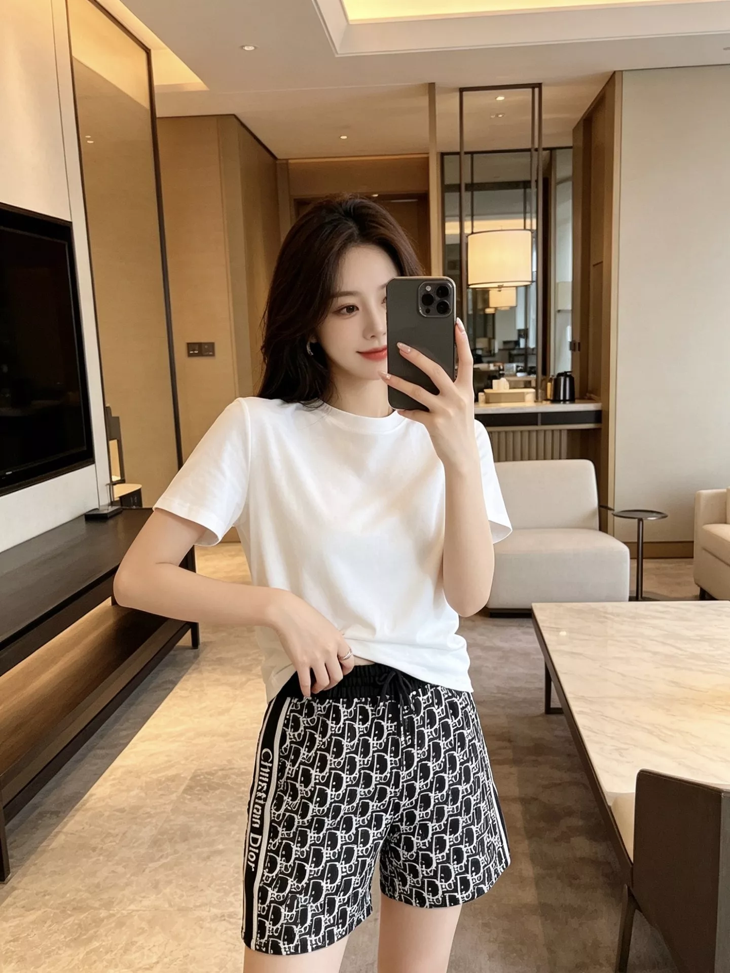 디올 만입 로고 패턴 사이드 밴드 쇼트 팬츠 상세 이미지 13