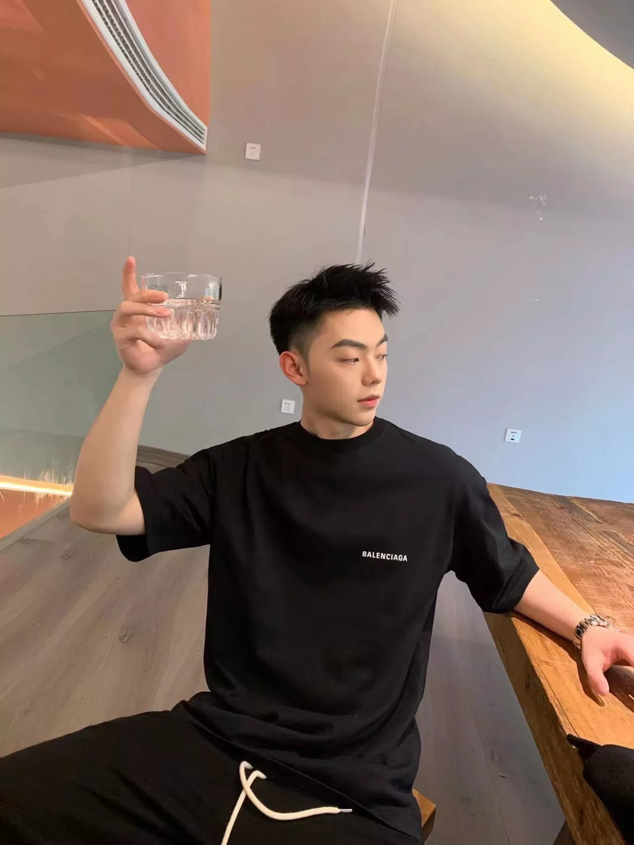 발렌시아가 전후면 레터링 프린트 반소매 티셔츠 상세 이미지 18