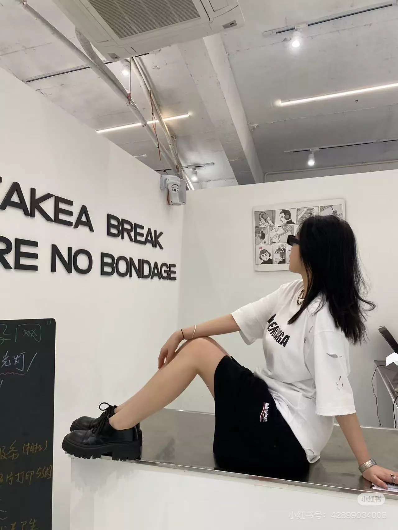 발렌시아가 클래식 콜라 자수 쇼트 팬츠 상세 이미지 15
