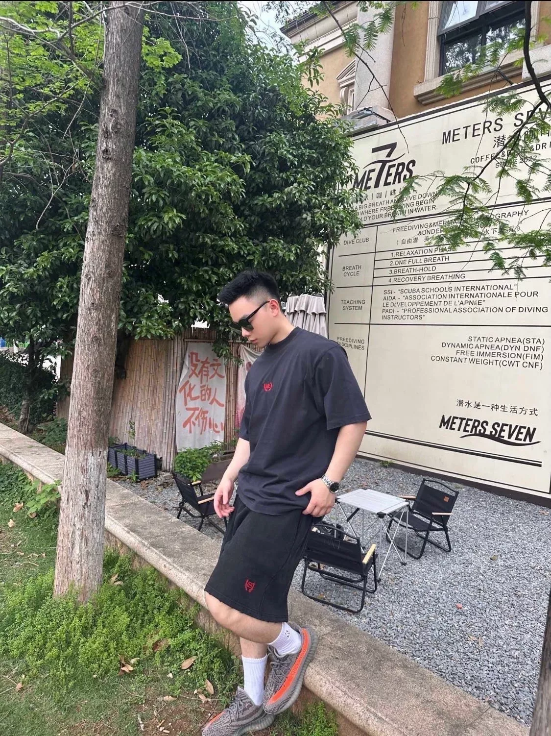 발렌시아가 레드 자수 포인트 워싱 하프 팬츠 상세 이미지 12