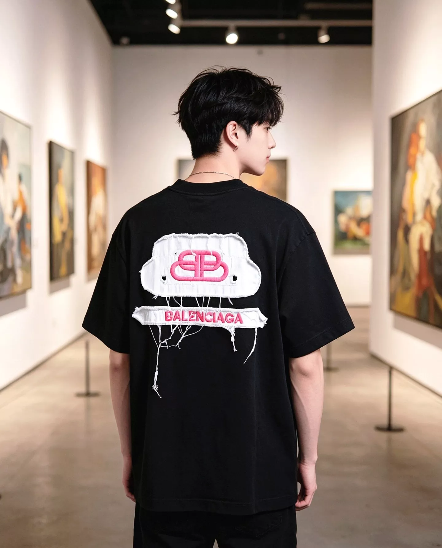 발렌시아가 더블 B 락 장식 패치 자수 라운드넥 반소매 티셔츠 상세 이미지 14