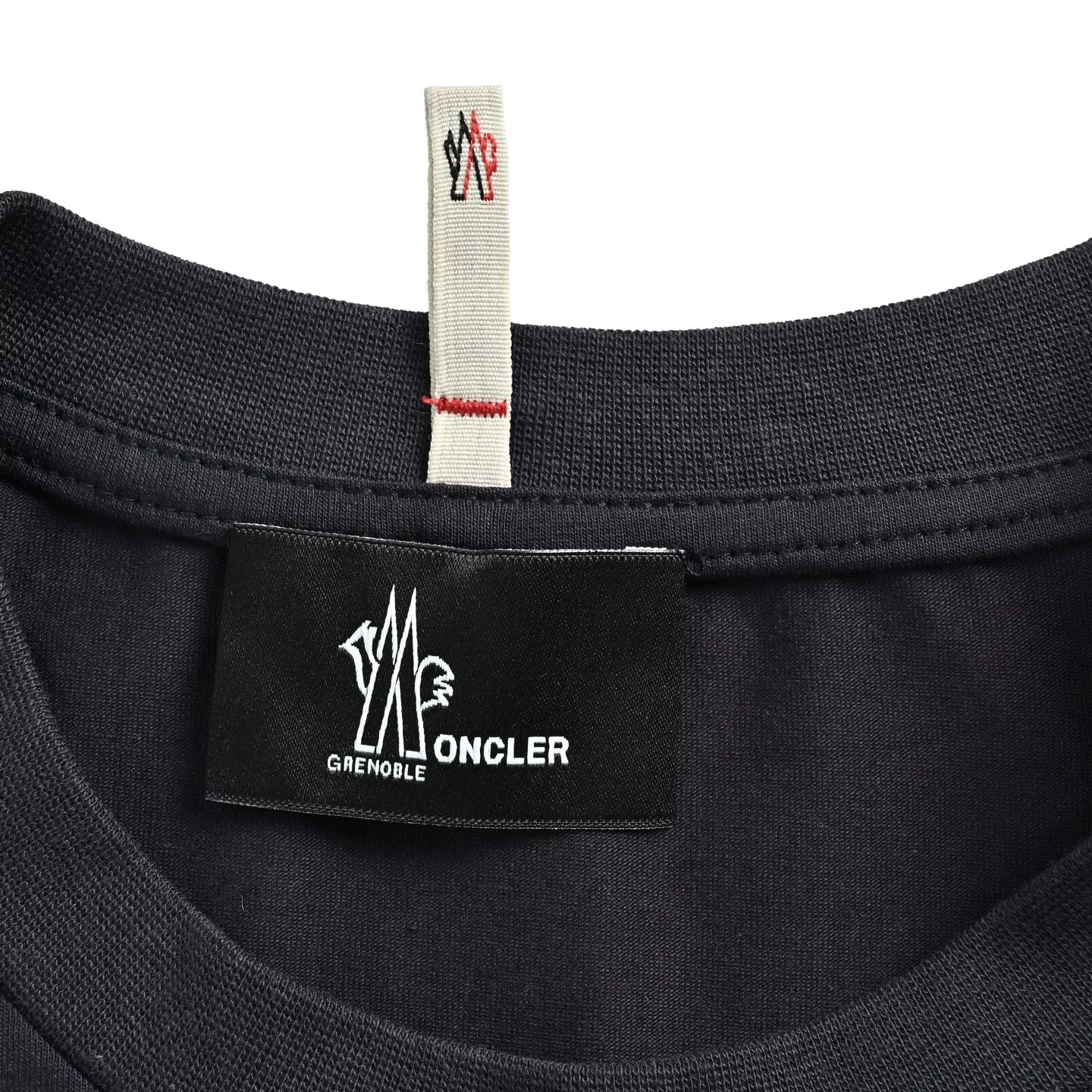 몽클레어 패치 로고 자수 반소매 티셔츠 상세 이미지 5