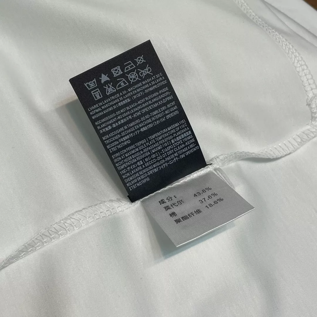 입생로랑 레드 레터 로고 자수 라운드넥 반소매 티셔츠 상세 이미지 17