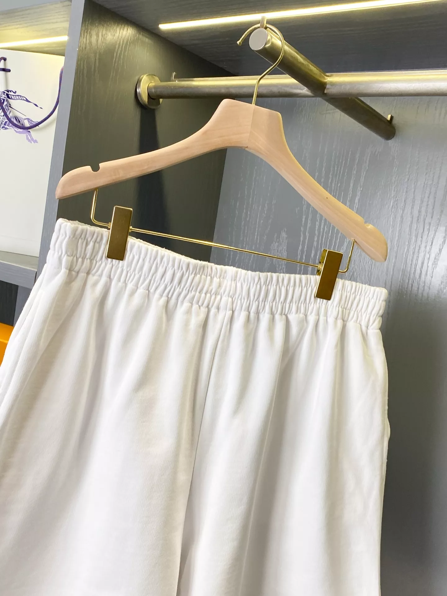 발렌시아가 그린 프린트 디테일 코튼 블렌드 하프 팬츠 상세 이미지 4