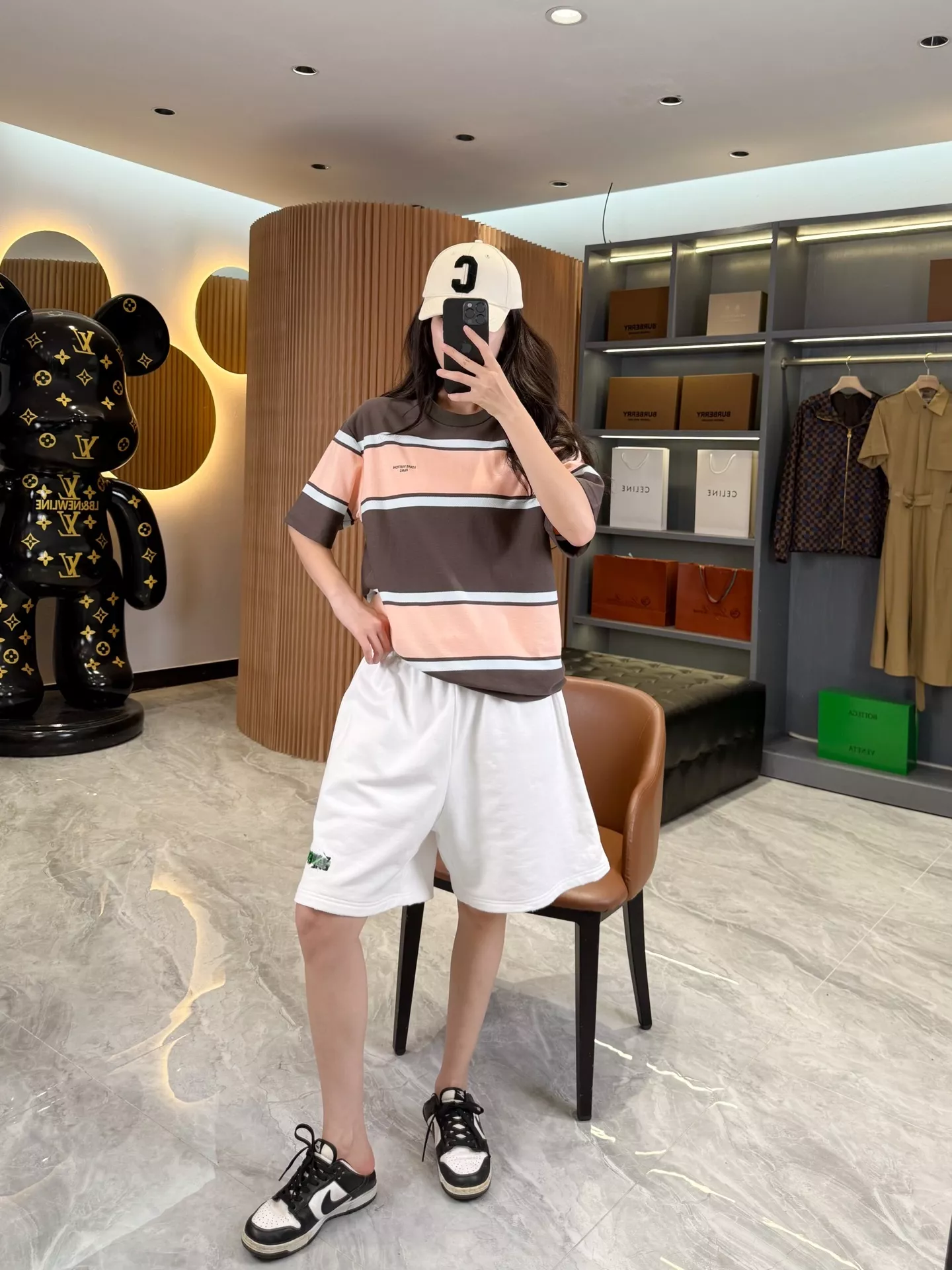 발렌시아가 그린 프린트 디테일 코튼 블렌드 하프 팬츠 상세 이미지 37