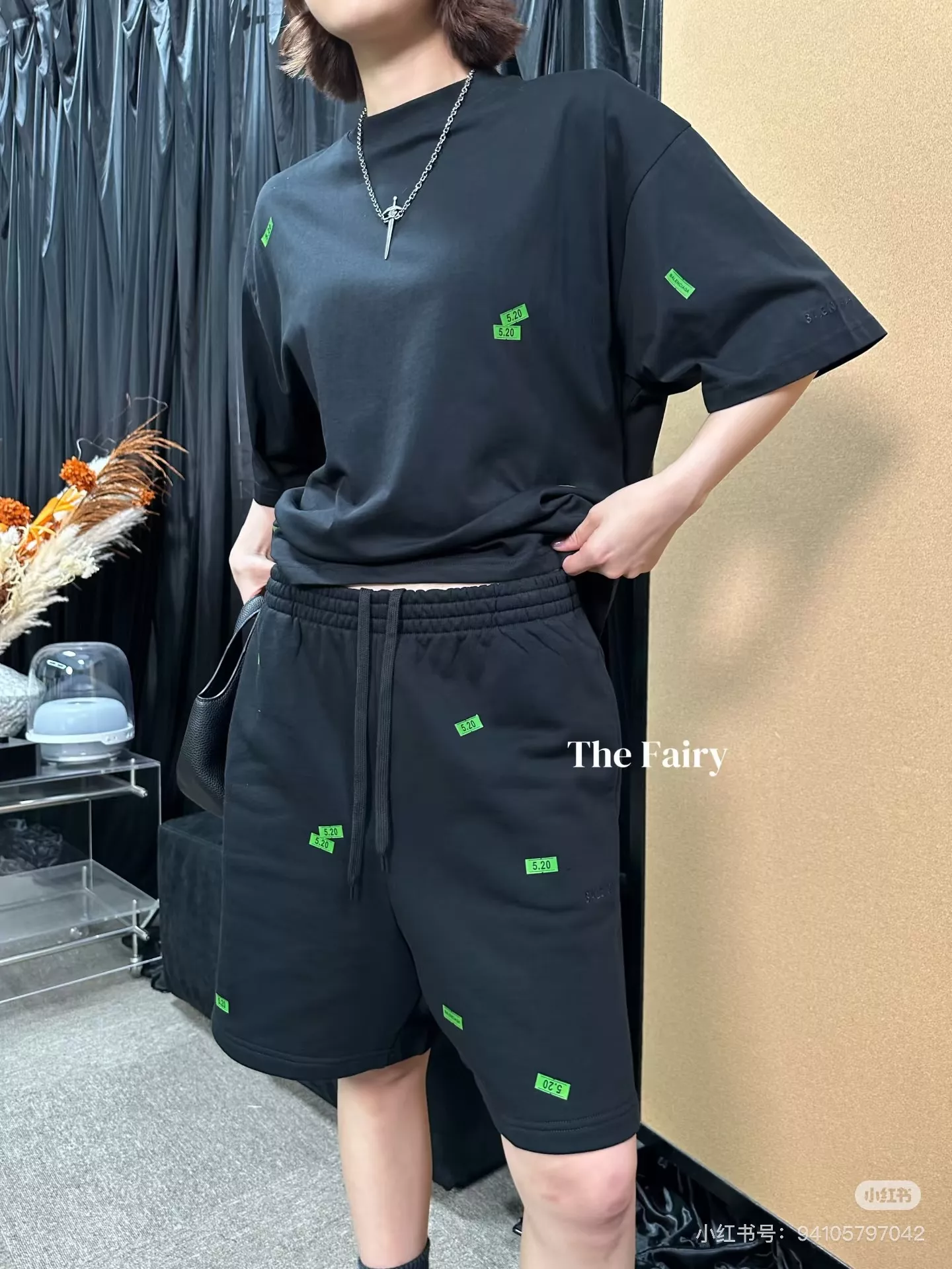 발렌시아가 그린 라벨 프린트 장식 코튼 하프 팬츠 상세 이미지 30
