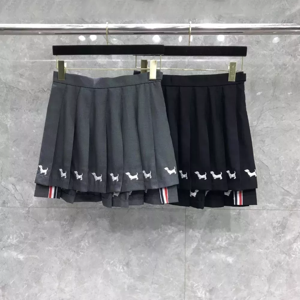 톰브라운 강아지 자수 플리츠 미니 스커트
