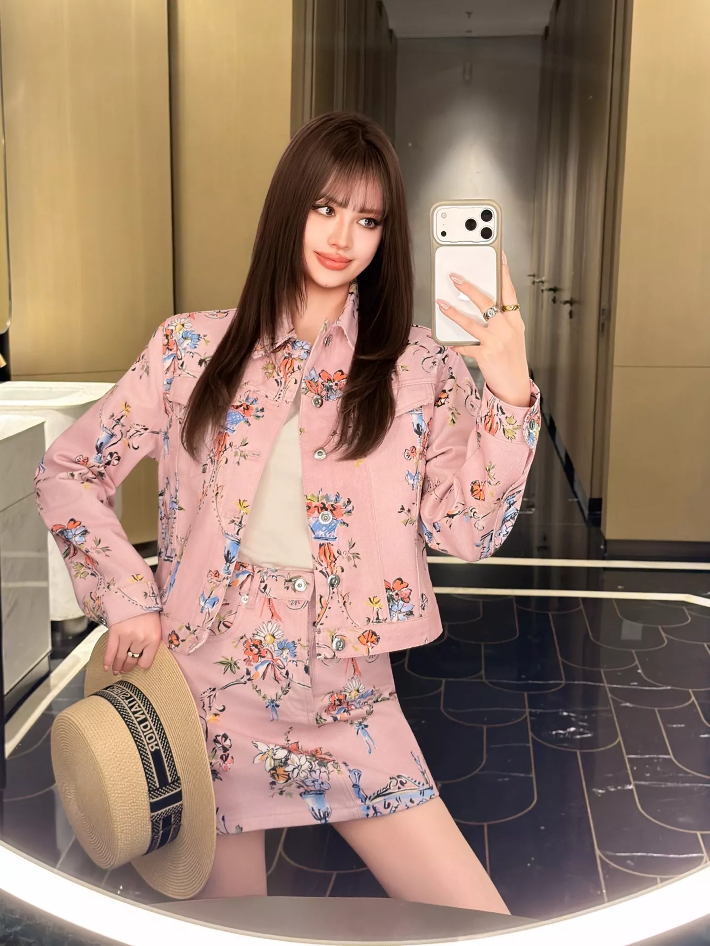 디올 핑크 플라워 프린트 데님 미니 스커트 상세 이미지 16