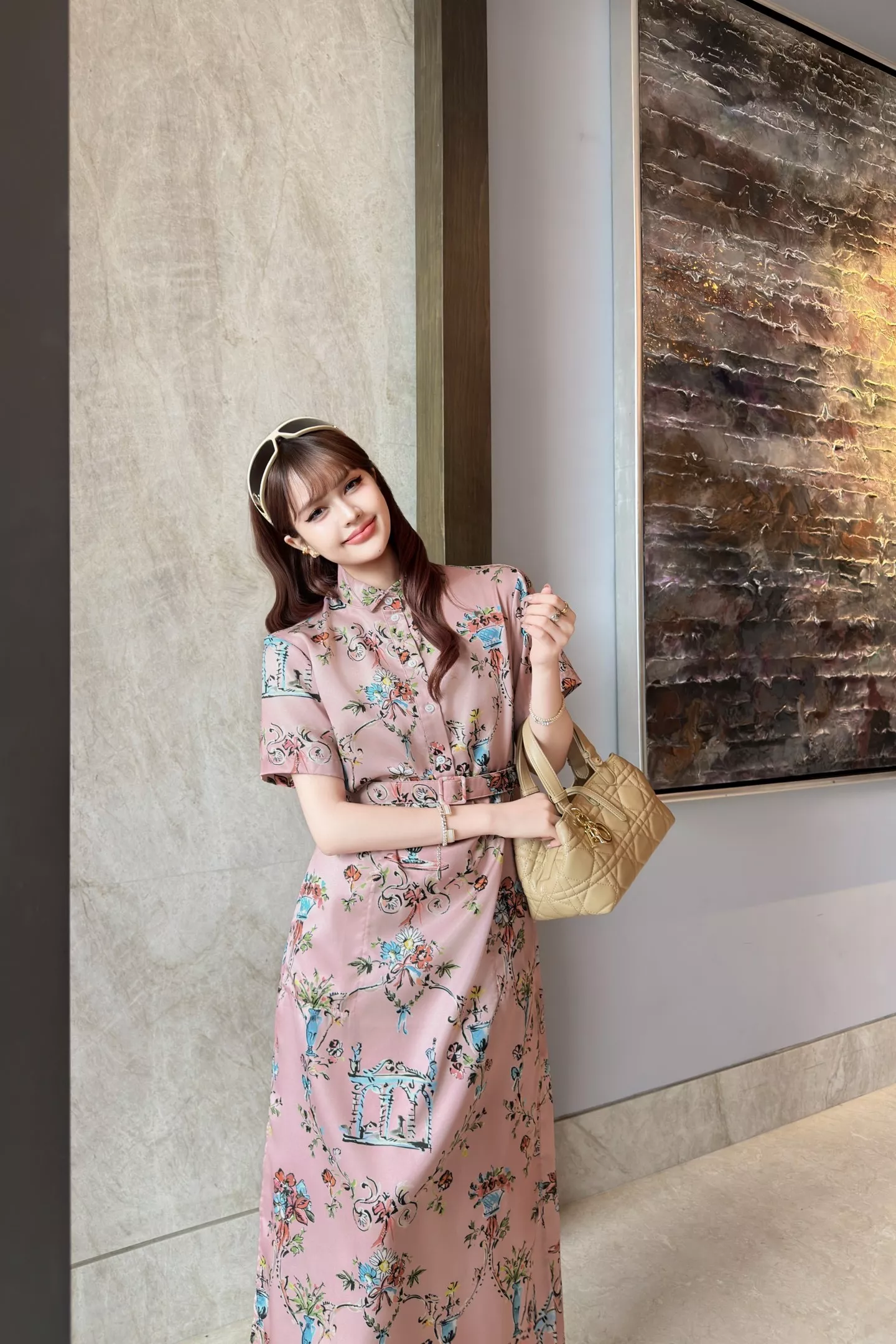 디올 핑크 플라워 프린트 반소매 셔츠형 롱 원피스 상세 이미지 27
