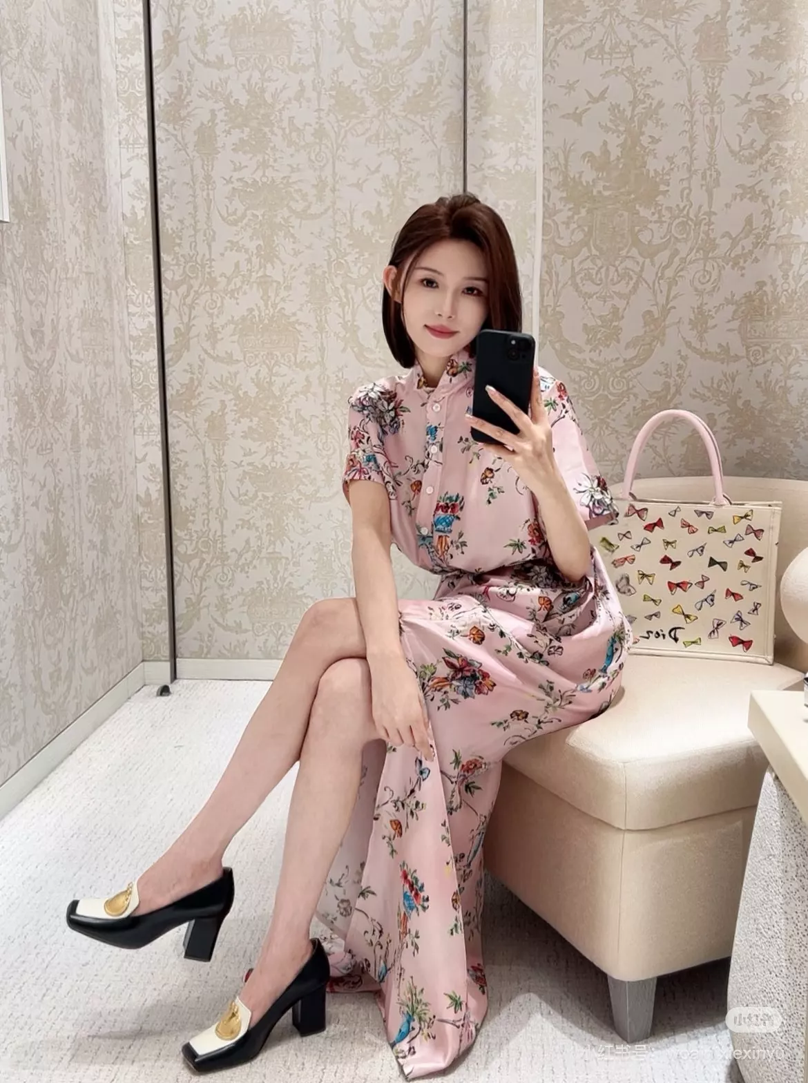 디올 핑크 플라워 프린트 반소매 셔츠형 롱 원피스 상세 이미지 19