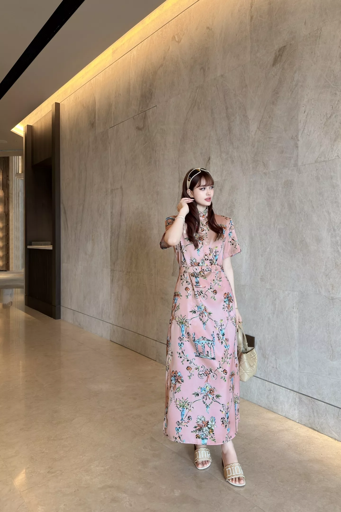 디올 핑크 플라워 프린트 반소매 셔츠형 롱 원피스 상세 이미지 30