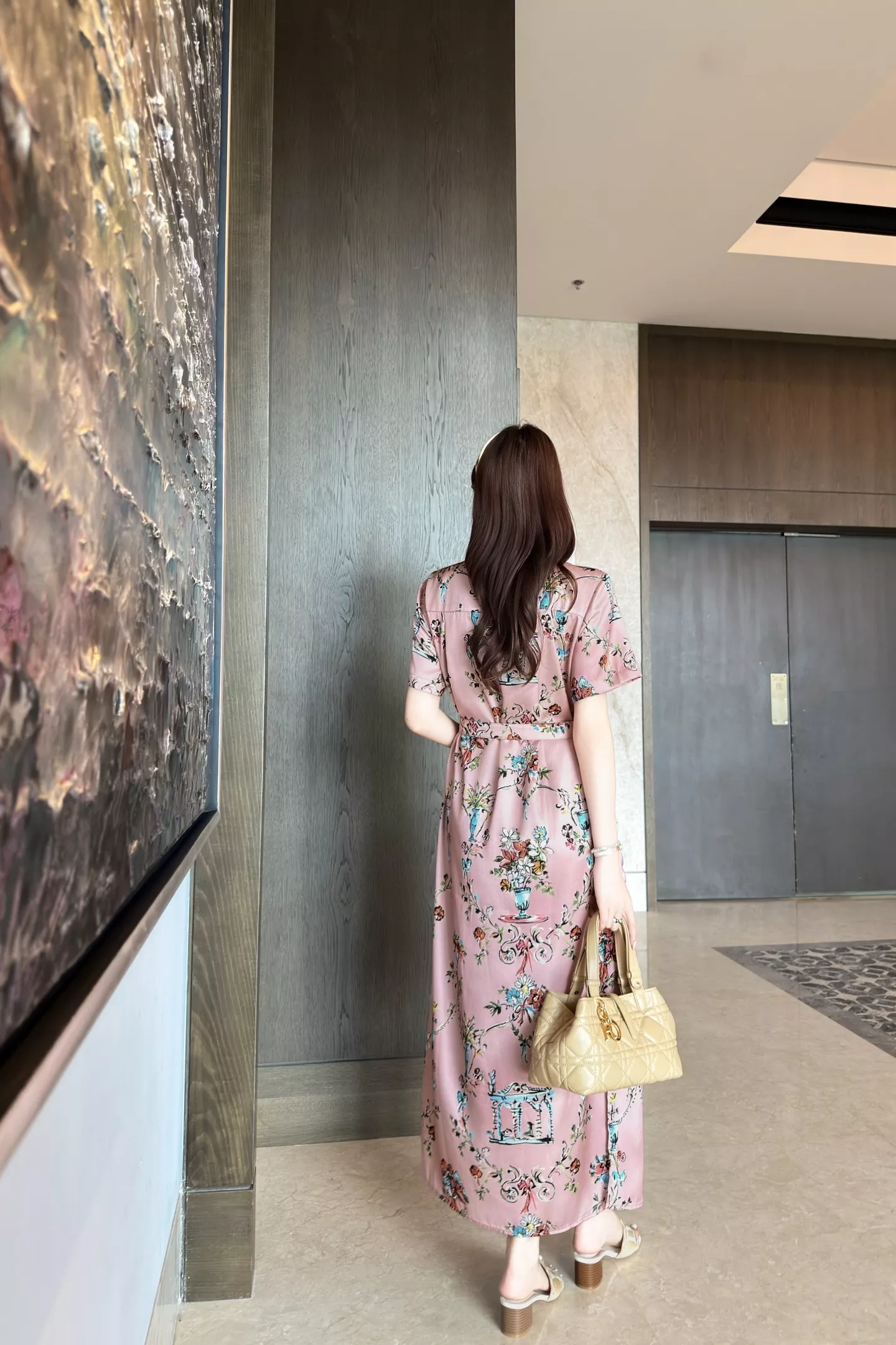 디올 핑크 플라워 프린트 반소매 셔츠형 롱 원피스 상세 이미지 28