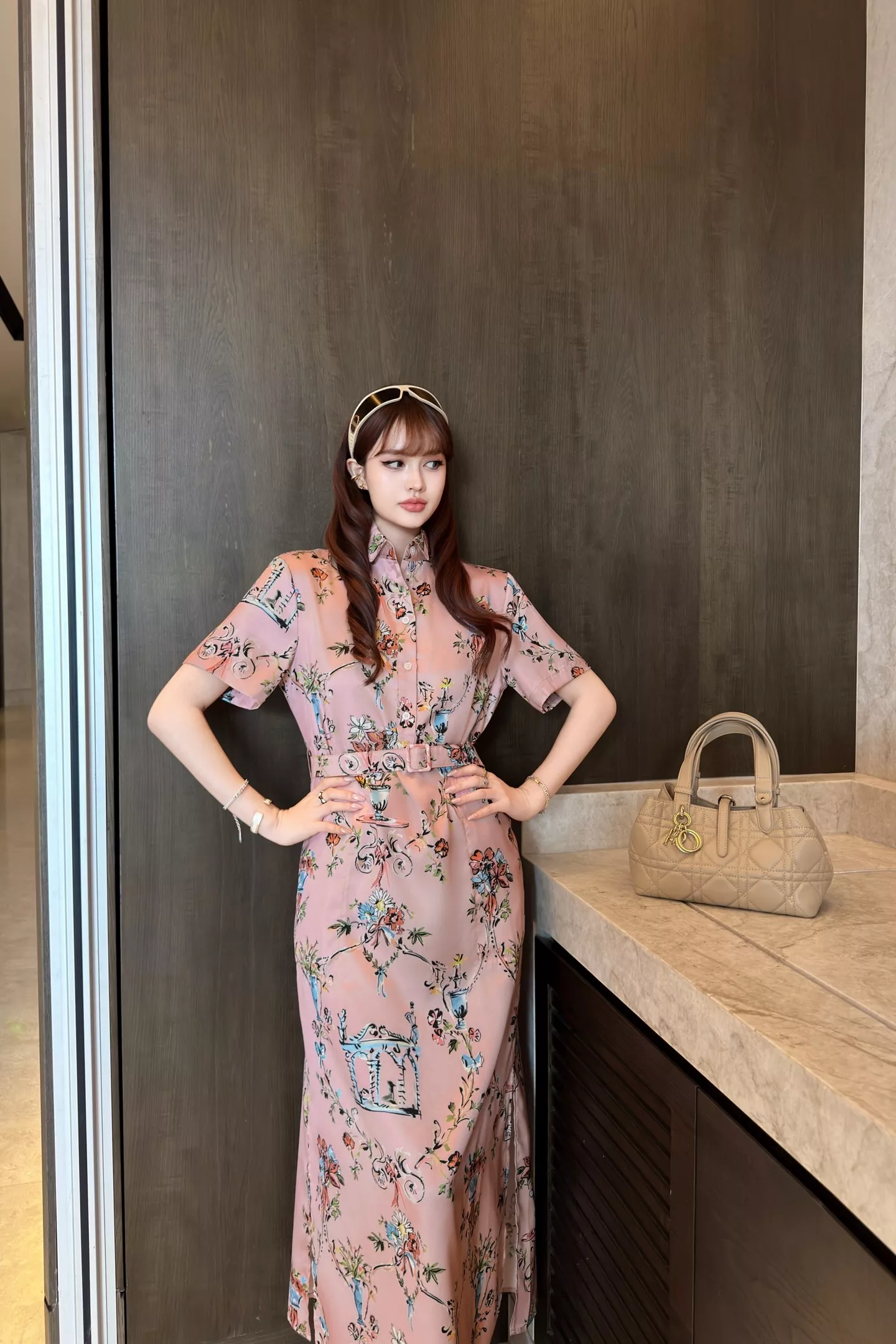 디올 핑크 플라워 프린트 반소매 셔츠형 롱 원피스 상세 이미지 22