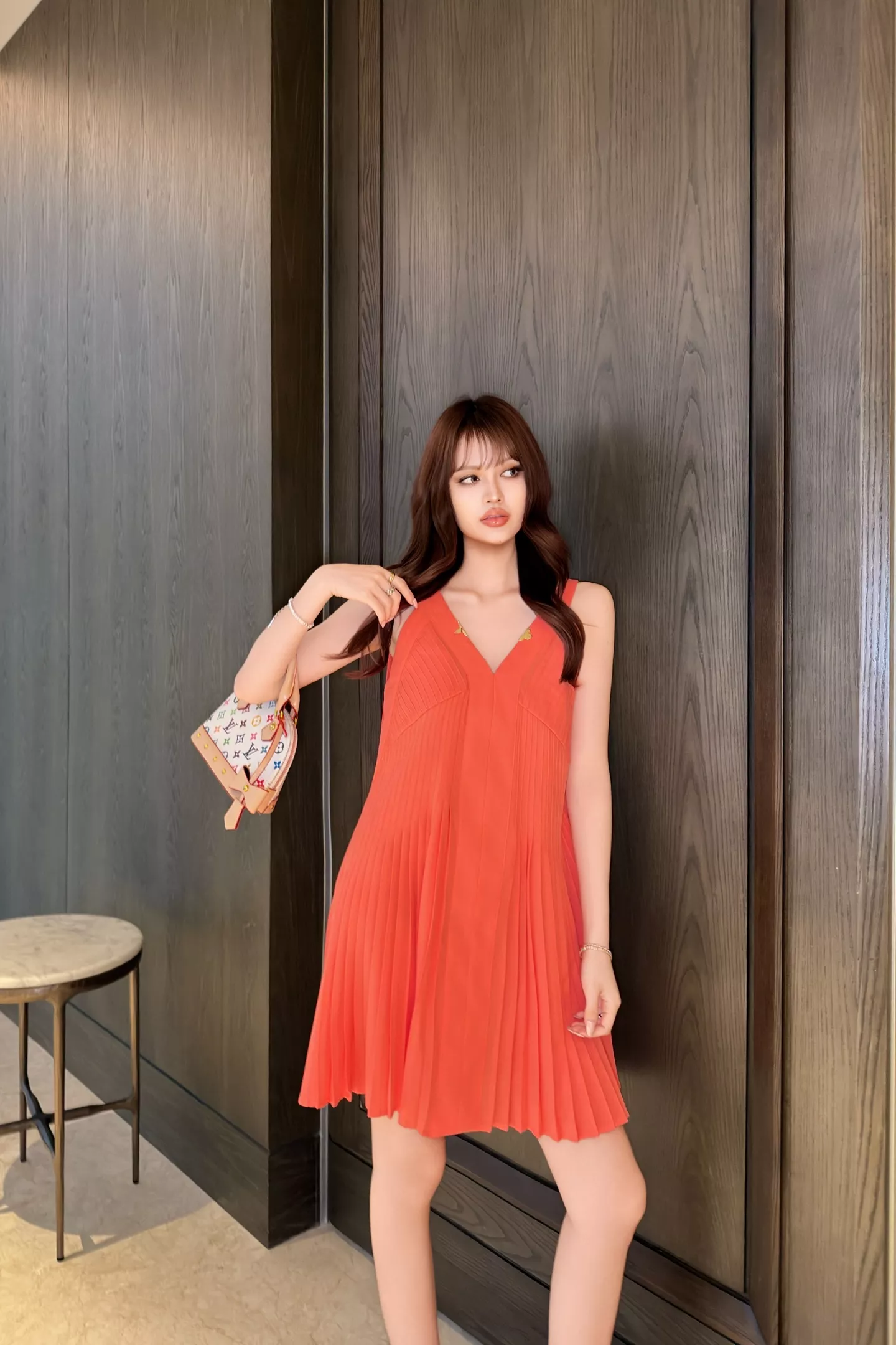 로에베 브이넥 플리츠 민소매 원피스 상세 이미지 49